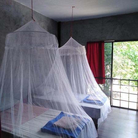 Phayam Hostel Ко Паям Екстериор снимка