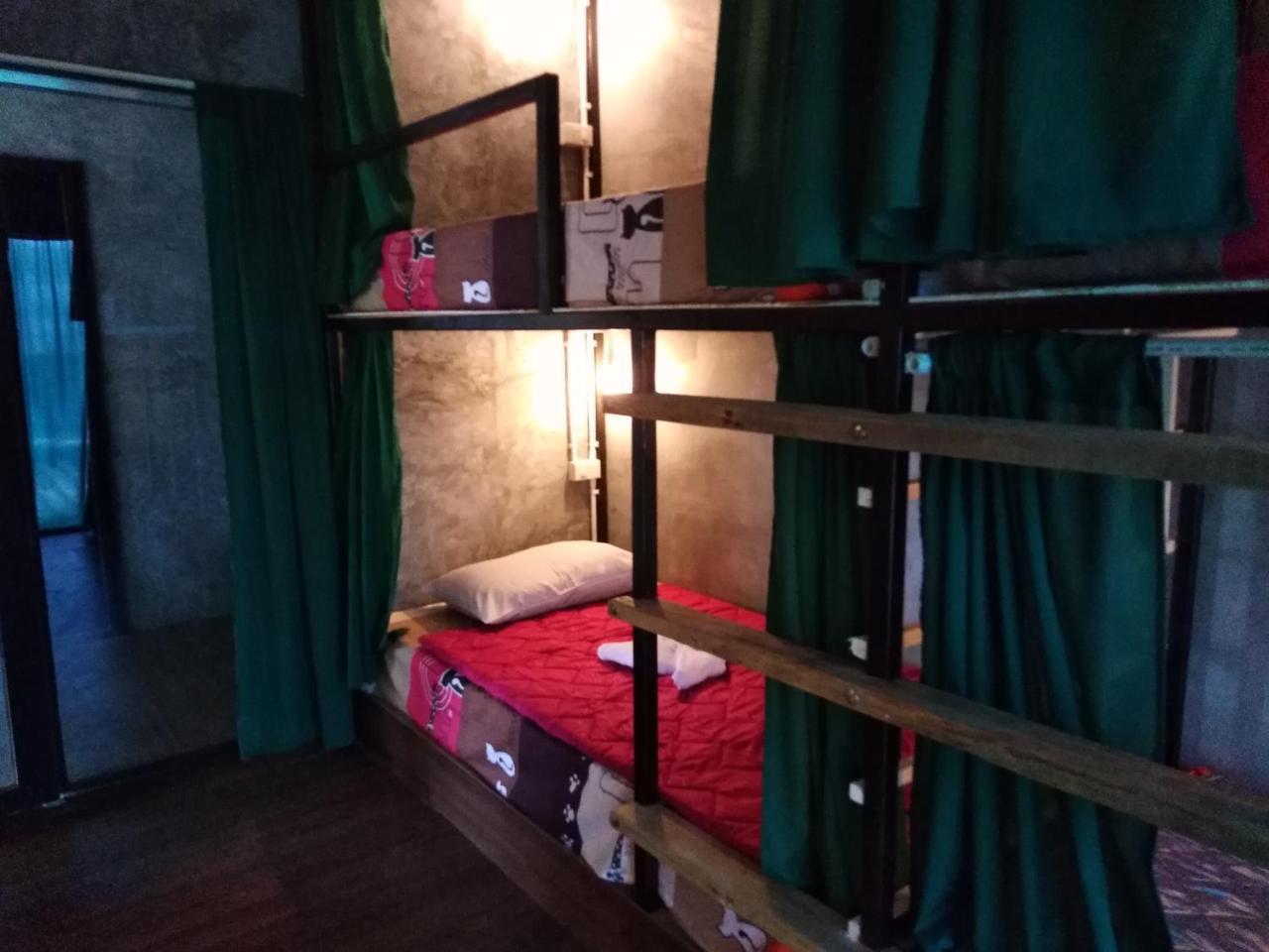 Phayam Hostel Ко Паям Екстериор снимка