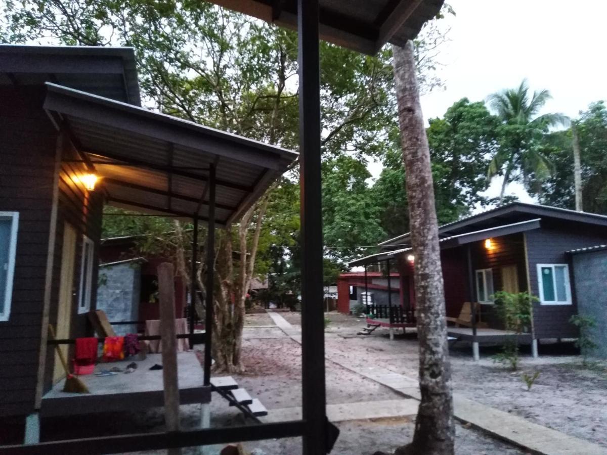 Phayam Hostel Ко Паям Екстериор снимка