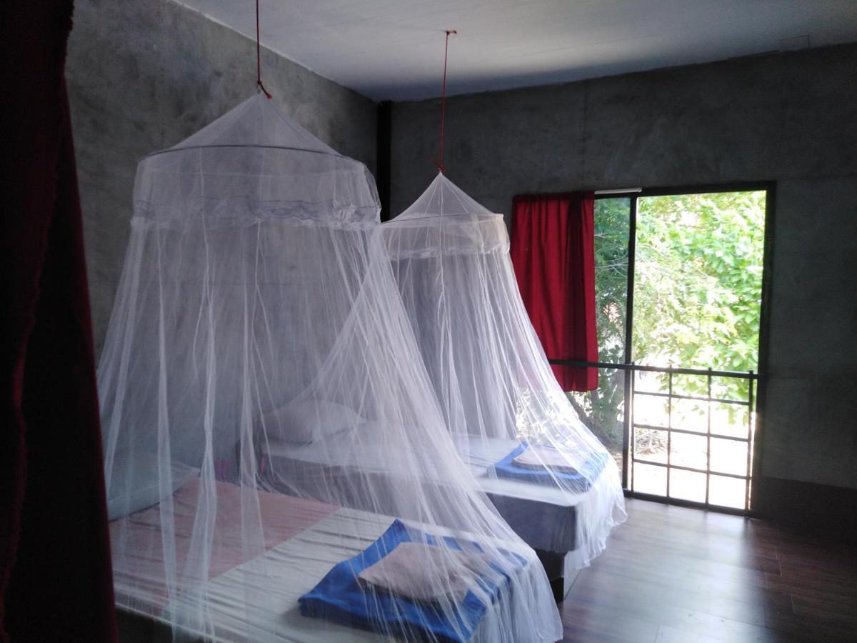 Phayam Hostel Ко Паям Екстериор снимка